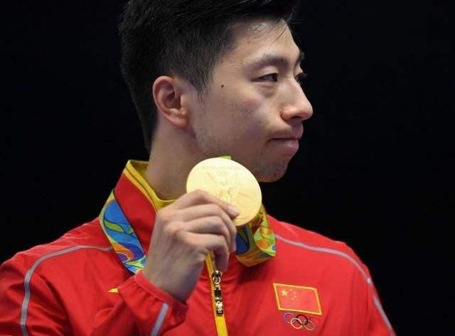 以其冷静的 以其冷静的